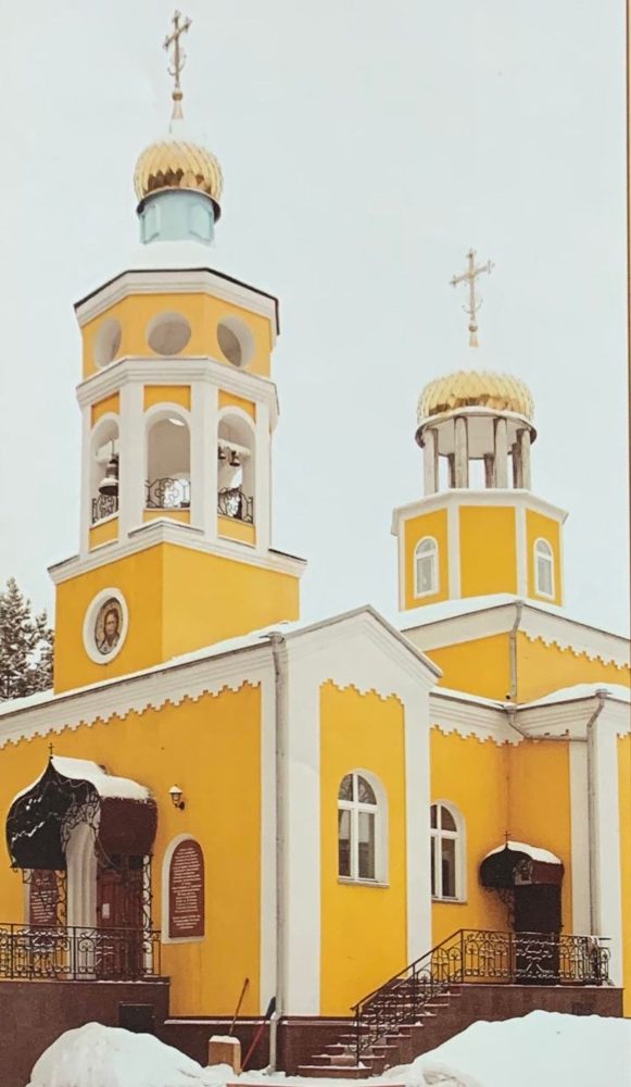 Храм зимой